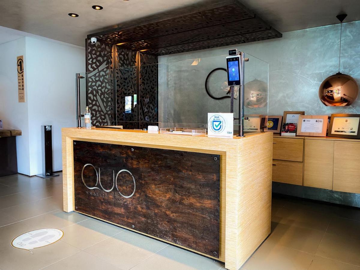 Quo Quality Hotel Manizales Exteriér fotografie A temperature screening station at the front desk of a hotel in Phuket, Thailand