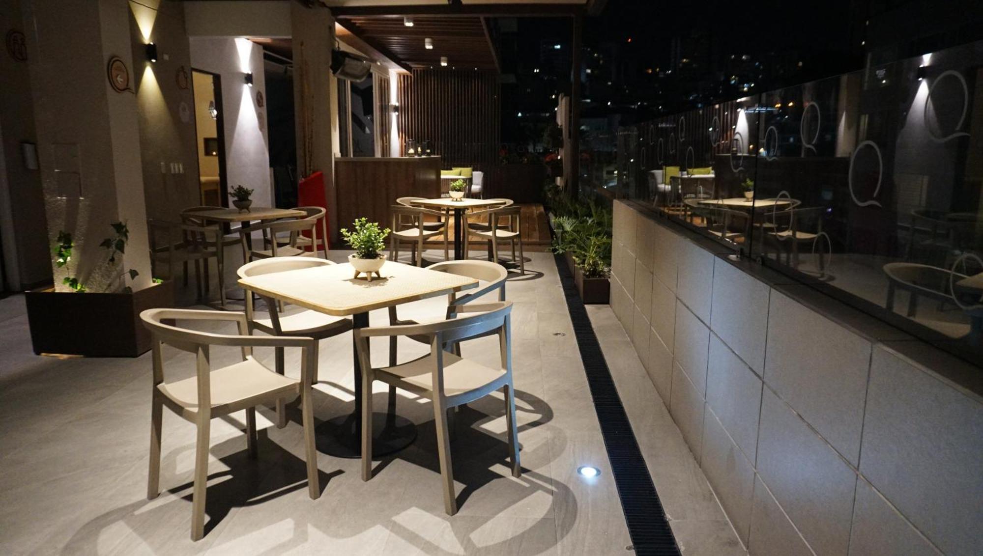 Quo Quality Hotel Manizales Exteriér fotografie The interior of the restaurant