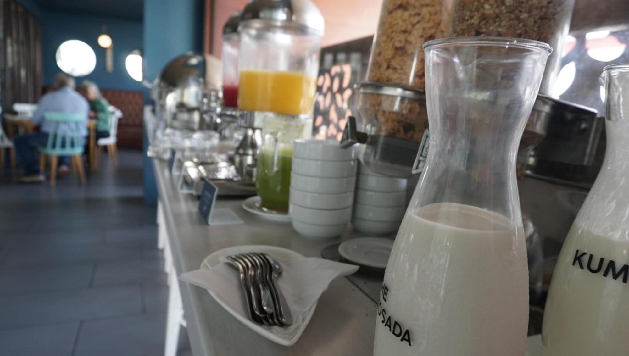 Quo Quality Hotel Manizales Exteriér fotografie A carafe of raki