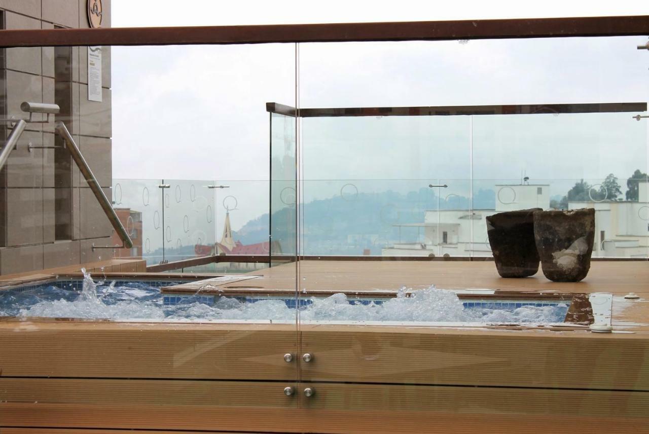 Quo Quality Hotel Manizales Exteriér fotografie A glass balustrade