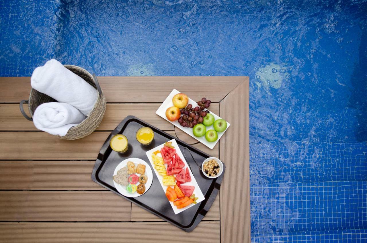 Quo Quality Hotel Manizales Exteriér fotografie A poolside snack